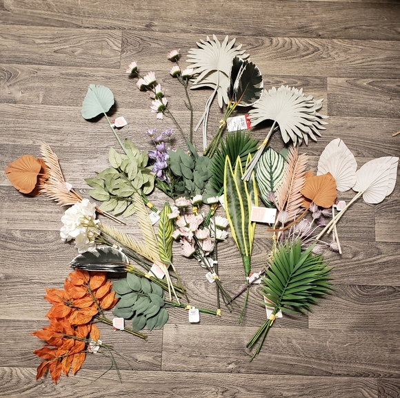 NWT'S DESIGN YOUR OWN FLOWER BUNDLES|SOLD @TARGET FOR$3 EACH| OVER 20 SETS INC. - Picture 1 of 10